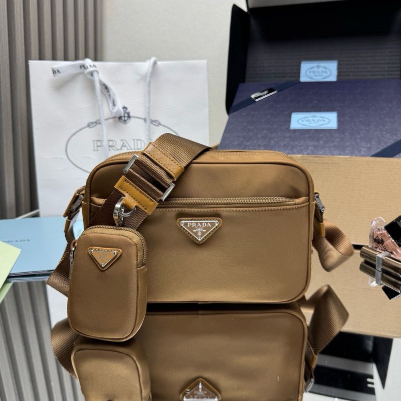 Borsa a tracolla in Re-Nylon