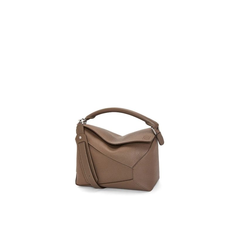 Loewe Medium Puzzle in Grained Calfskin-tundra green 